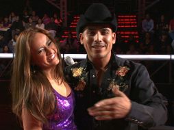 Rebeca integrante del equipo de Espinoza Paz y el cantautor se divierten tras la audición. IMAGEN TOMADA DE TWITTER @LaVozMexico  /