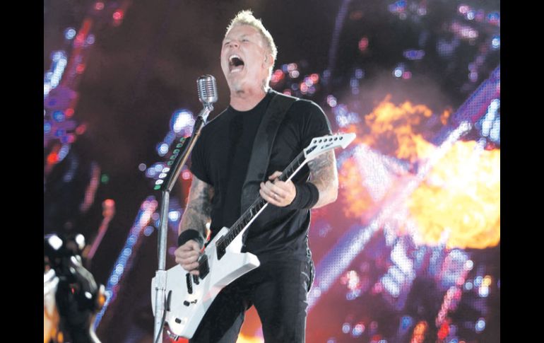 El poder de Metallica se escuchó en el escenario que albergó a miles de espectadores. NTX  /