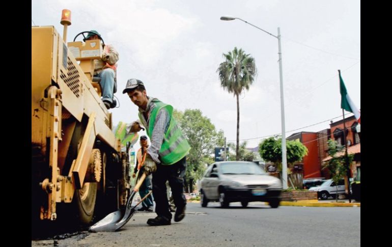 El secretario de Servicios Públicos Municipales, asegura que Avenida Vallarta quedará lista esta semana. EL INFORMADOR  A. HINOJOSA  /