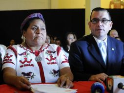 Rigoberta Menchú participa con candidato presidencial Manuel Baldizón, del partido politico Libertad Democrática Renovada. EFE  /