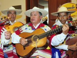 Cada canto muestra su creencia 'en la familia, en las tradiciones, costumbres y normas morales' purepéchas. ARCHIVO  /