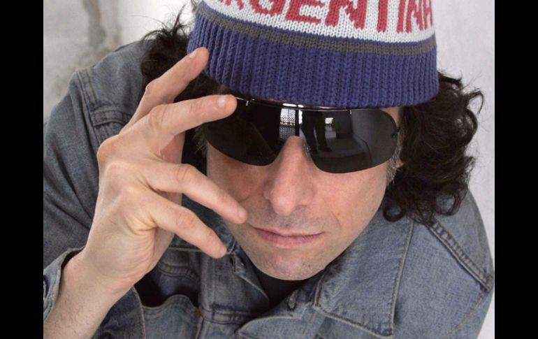 Andrés Calamaro se presentará por primera vez en un escenario estadounidense con un show de gran formato. EFE  /