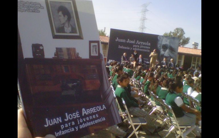 Antonio Gloria Morales participó en la presentación de un libro conmemorativo con textos de Juan José Arreola. O GARCÍA  /