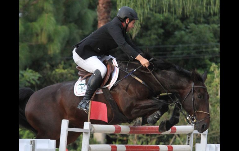 Juan Carlos Álvarez del Guadalajara Country Club sobre 'Puertas Dardo' ocupa en primer lugar en la categoría de 1.30 metros.  /