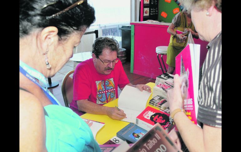 Paco Ignacio Taibo II hizo el anuncio de su nuevo libro en el vigésimo Festival de Cine Latinoamericano de Biarritz, Francia. NOTIMEX  /