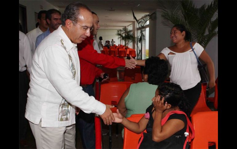 Calderón dijo que antes de que termine su mandato, las familias de Oportunidades tendrán el apoyo por tarjeta de débito. EL UNIVERSAL  /