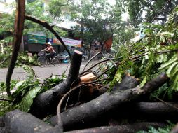 La tormenta azotó Vietnam y obligó a evacuar a 20 mil personas. EFE  /