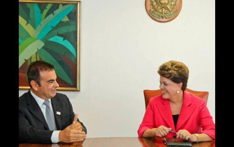 El presidente de la alianza RenaultNissan en un encuentro con Dilma Rouseff. EFE  /