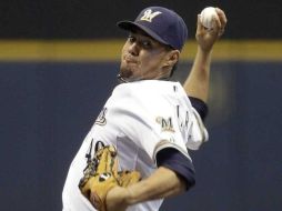 Yovani Gallardo lanzó sólido ante Arizona y pone en ventaja a los Cerveceros. AFP  /