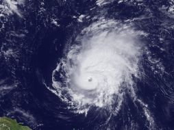 Imagen 'Ophelia' tomada por el satélite GOES de la Agencia Nacional Oceanográfica y Atmosférica de Estados Unidos. ARCHIVO  /