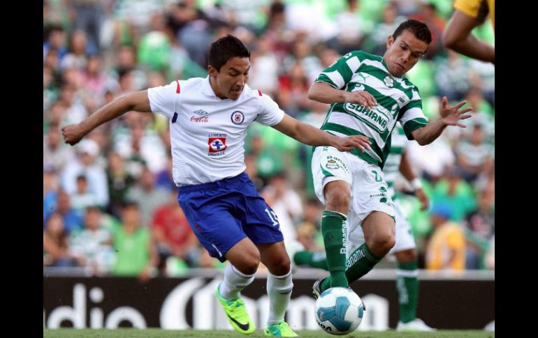 A pesar de la derrota ante Santos, el técnico de Cruz Azul cree que su equipo va por buen camino. AFP  /