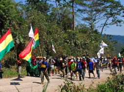 La marcha salió hoy de Quiquibey con un millar de nativos. EFE  /