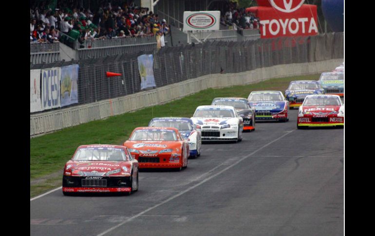 López, del equipo CI Banco-WorldWide en acción durante la NASCAR Corona Series GP. MEXSPORT  /