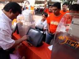 Sólo 539 mil 993 ciudadanos votarán en urna electrónica en 2012.  /