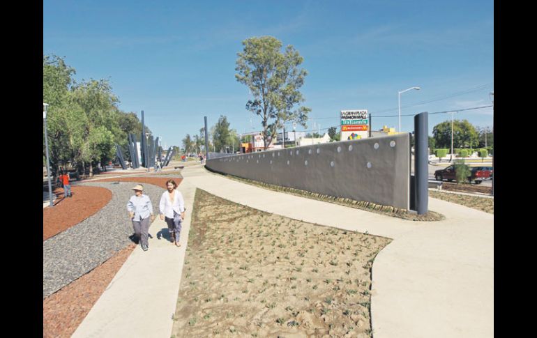 El Paseo San Ignacio incluye un espacio con jardines, canchas deportivas, un ágora y tres kioscos con acceso a internet.  /