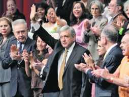 Andrés Manuel López Obrador (centro) afirma que no se aferrará a ser el abanderado de izquierda. EL UNIVERSAL  /