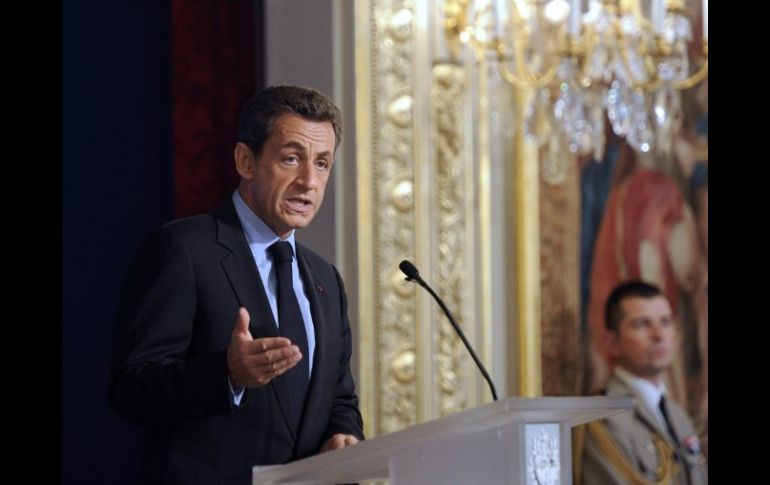 El propio Fuster ha aclarado que su intención no era asaltar a Sarkozy, sino expresarle su descontento en la cara. EFE  /