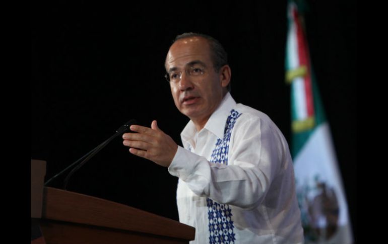 El Presidente Felipe Calderón le pidió a los constructores que vuelvan a concentrar las ciudades para que crezcan equitativas.NOTIMEX  /