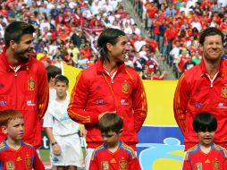 Los españoles Piqué, Sergio Ramos y Xabi Alonso, base de la Furia Roja, actual campeón del mundo y de la última Eurocopa. EFE  /