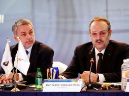 Mario Vázquez Raña (der.) y Emilio González durante una reunión meses atrás.  /