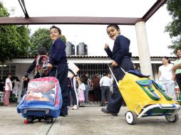 El propósito de la entrega de mochilas es que ninguno de los estudiantes pueda ingresar drogas o armas a los salones de clase.  /