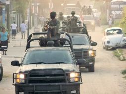 Miembros del Ejército recorren las calles ante el regreso a clases en Guerrero. EL UNIVERSAL  /