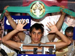 Edgar Sosa va por el título internacional de peso mosca del Consejo Mundial de Boxeo (CMB). MEXSPORT  /