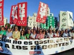 Los manifestantes piden no se hagan recortes a la educación pública. EFE  /