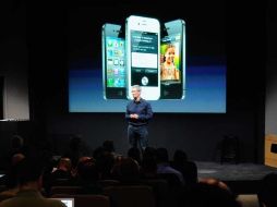 Tim Cook presenta las nuevas características del iPhone 4S. AFP  /