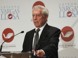 Vargas Llosa acudió hoy al acto, celebrado en la Biblioteca Joaquín Leguina de la ciudad de Madrid. EFE  /