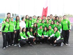 Atletas mexicanos durante el izamiento del lábaro nacional en la Villa Panamericana.  /