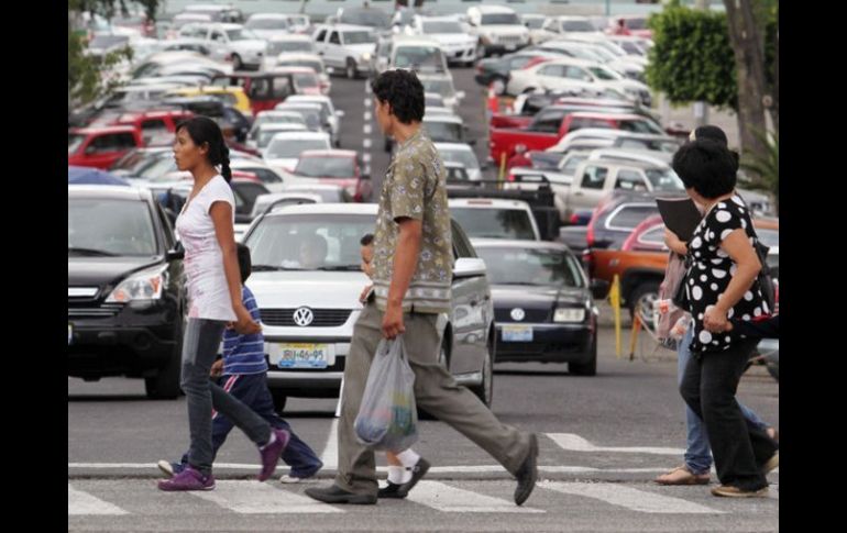 La Semades invita a la sociedad a que utilice medios de transporte alternos y a que compartan el automóvil.  /