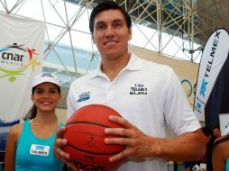 El jugador mexicano de la NBA Eduardo Najera, durante una clinica en la ciudad de Mexico. MEXSPORT  /