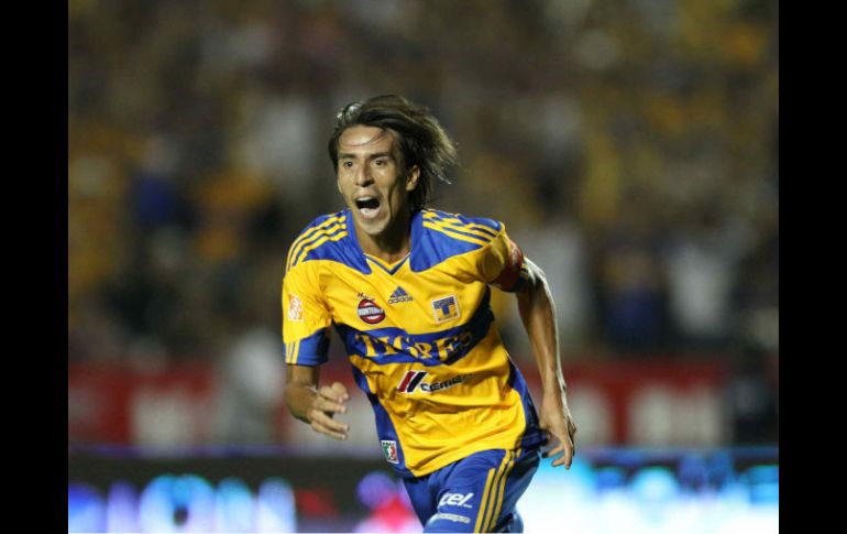 Lucas Lobos de Tigres celebrando un gol, durante juego de la semana 10 del Apertura 2011. MEXSPORT  /