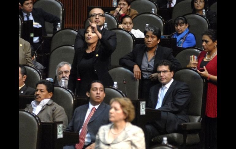 Alejandro Encinas, Leticia Quesada y Armando Rios Piter. NOTIMEX  /