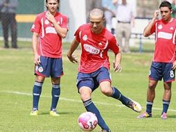 Erick Torres regresó al Rebaño con nuevo aspecto. ESPECIAL sitio oficial Chivas  /