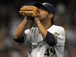 Yovani Gallardo trabajó seis rollos completos, en los que se llevó seis hits. AFP  /