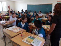 Los alumnos comenzaron a llegar alrededor de las 08:00 horas para retomar su periodo escolar 2011-2012.  /