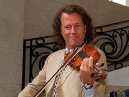 Rieu agradeció al público y garantizó que este concierto fuera una noche bellísima de música. EL UNIVERSAL  /