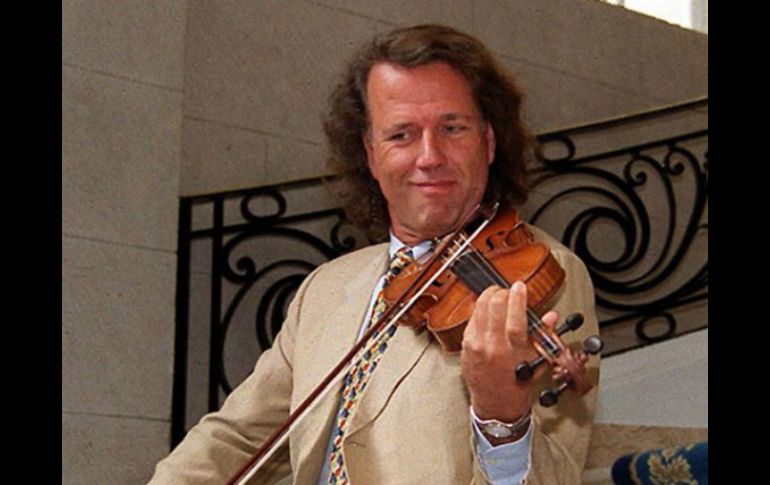 Rieu agradeció al público y garantizó que este concierto fuera una noche bellísima de música. EL UNIVERSAL  /