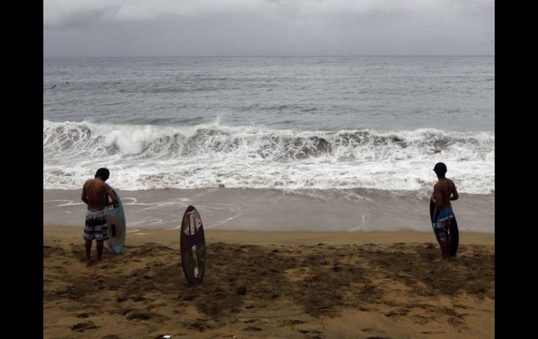 Se registra viento fuerte y elevado oleaje en Manzanillo; las autoridades piden a los marinos que tomen precauciones. ARCHIVO  /