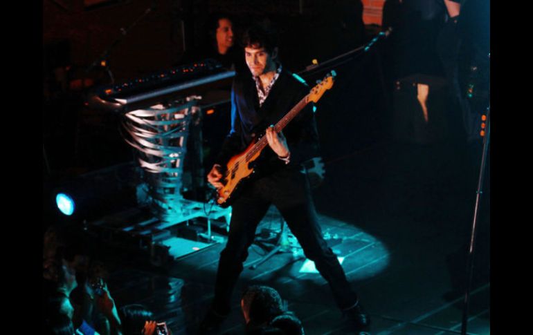 Benny tomó su guitarra y siguió el concierto con 'Si puedo volver a ver'. ARCHIVO  /