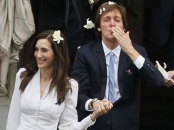 MacCartney y Shevell al salir de la boda. AP  /