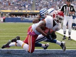 Steve Breaston atrapa un pase de 11 yardas para darle la victoria a los Jefes. AP  /