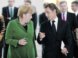 Angela Merkel y Nicolas Sarkozy propusieron “modificaciones importantes” a los tratados europeos. EFE  /