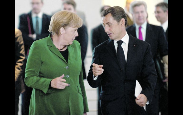 Angela Merkel y Nicolas Sarkozy propusieron “modificaciones importantes” a los tratados europeos. EFE  /