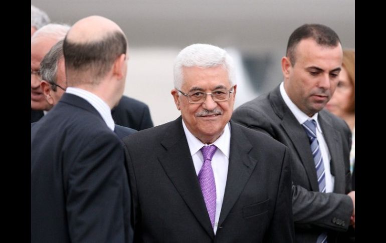 Mahmoud Abbas llega al aeropuerto militar de Catam hoy. EFE  /