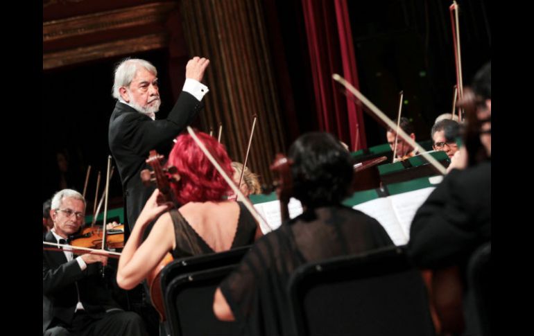 Héctor Quintanar fue el director en esta noche de gala.  /