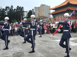 En la isla se celebran numerosos eventos conmemorativos, entre ellos un vistoso desfile militar. AFP  /