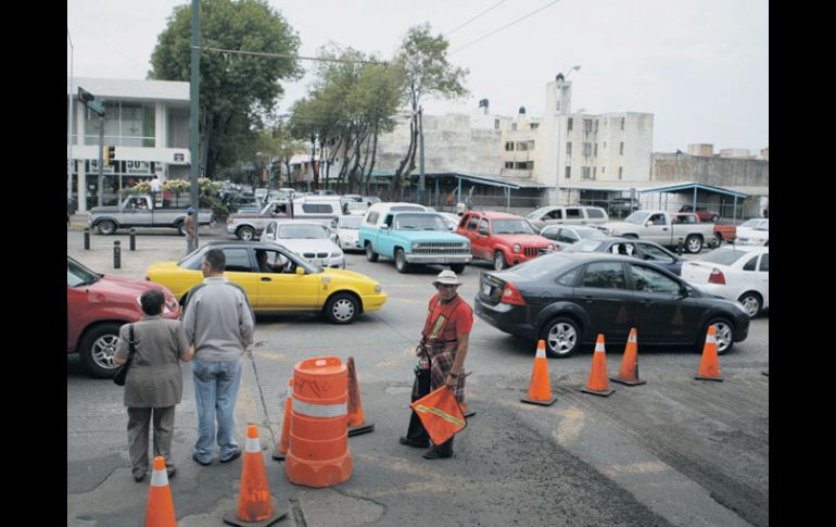 Debido a los trabajos, la circulación en Avenida Hidalgo fue desviada desde su cruce con Federalismo.  /